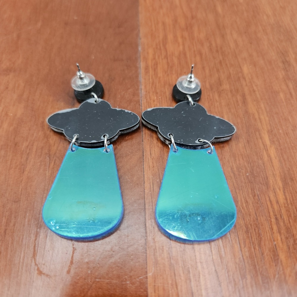 Alien Earrings Fun earrings OOTD earrings Cow Abduction Purple Blue Iridescent - Picture 3 of 7